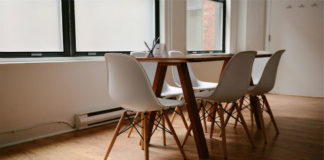 Tavoli e sedie moderne: arredare per la nostra salute
