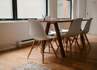 Tavoli e sedie moderne: arredare per la nostra salute