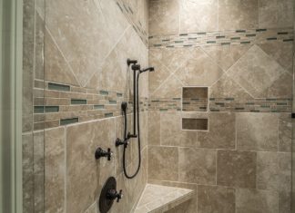 Perchè gli italiani amano la doccia: alcuni buoni motivi per trasformare la vasca in doccia