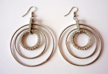 Gli orecchini con pendenti 1532 0 orecchinipendenti