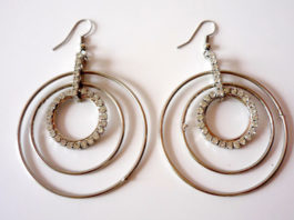 Gli orecchini con pendenti 1532 0 orecchinipendenti