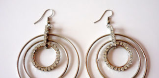 Gli orecchini con pendenti 1532 0 orecchinipendenti