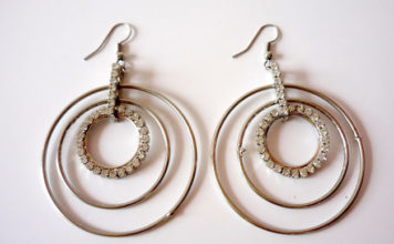 Gli orecchini con pendenti 1532 0 orecchinipendenti