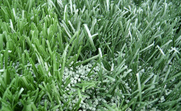 Come spendere poco per il prato sintetico 1681 0 come_spendere_poco_per_il_prato_sintetico