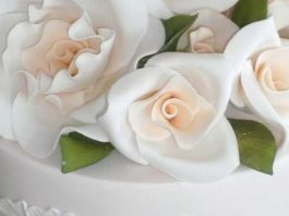 Torta con rose di zucchero 1732 0 cakedesign2