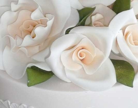 Torta con rose di zucchero 1732 0 cakedesign2