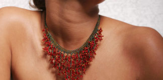 Bib necklace: le collane a bavaglio 27 0 Fotolia_2366357_Subscription_XL