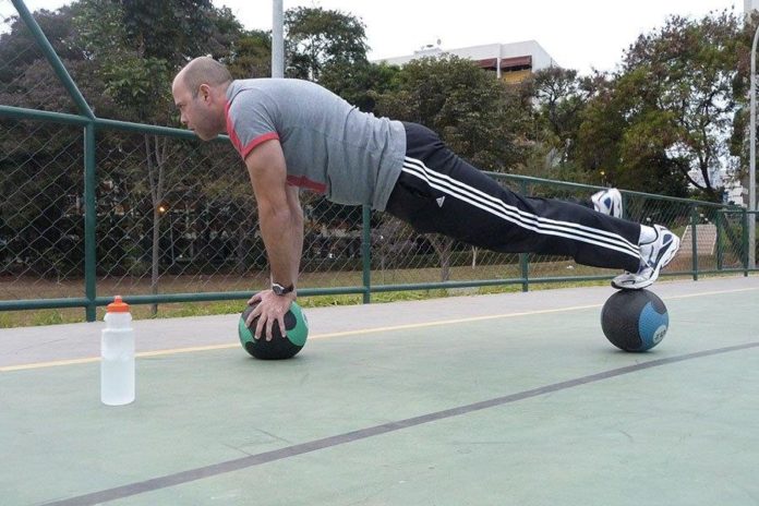 518 0 In palestra  la palla medica