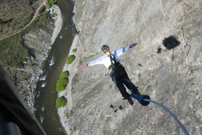 550 0 Sport estremi   Il bungee jumping