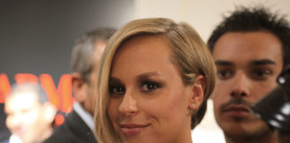 In piscina – Ritratti: Federica Pellegrini 554 0 In piscina Ritratti Federica Pellegrini