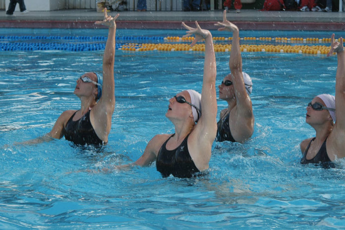 557 0 In piscina   Il nuoto sincronizzato