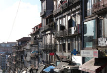 Manutenzione tende da sole: consigli e suggerimenti La manutenzione delle tende da sole, però, è una questione molto delicata essendo, queste ultime, soggette a restare per 365 giorni all’anno, 24 ore su 24, esposte alle intemperie e all’azione degli agenti atmosferici.