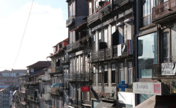 Manutenzione tende da sole: consigli e suggerimenti La manutenzione delle tende da sole, però, è una questione molto delicata essendo, queste ultime, soggette a restare per 365 giorni all’anno, 24 ore su 24, esposte alle intemperie e all’azione degli agenti atmosferici.