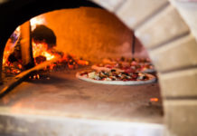 Cene in giardino? Ecco come scegliere il forno a legna giusto forno a legna